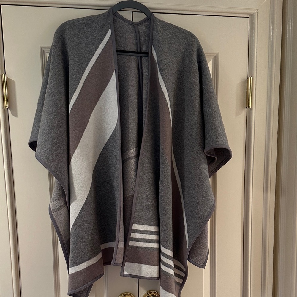 NWOT Chic Women’s Wrap